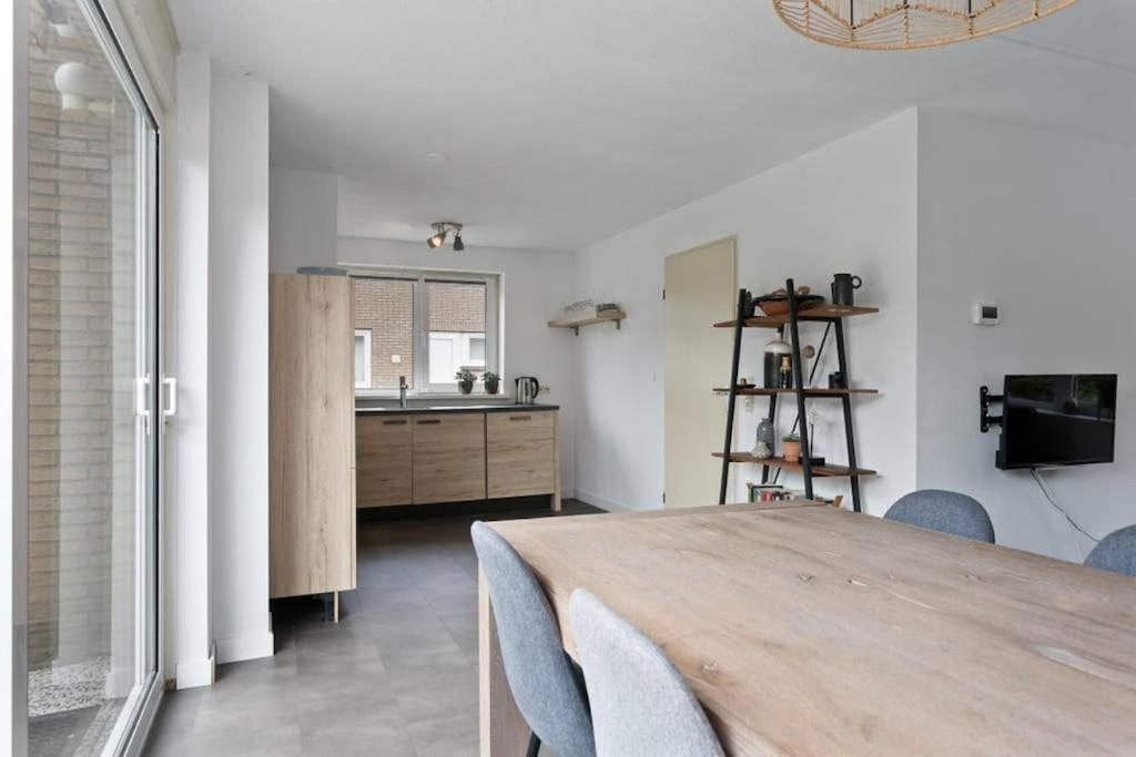 Huebsches Ferienhaus In Ouddorp - Fusslaeufig Zum Strand Und Zentrum Buitenkant foto