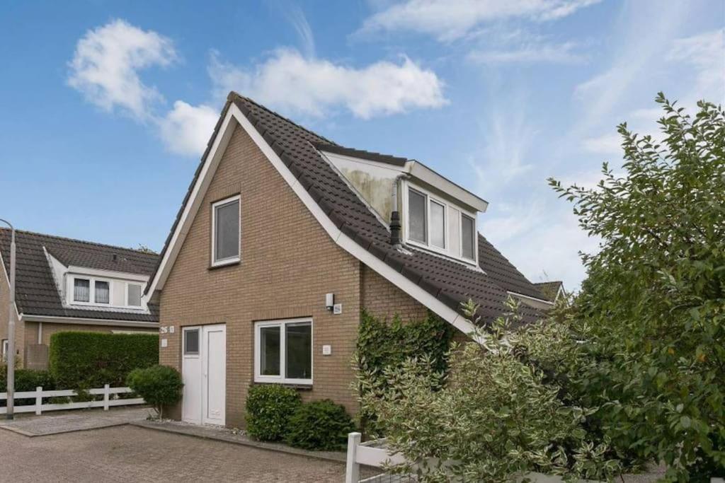Huebsches Ferienhaus In Ouddorp - Fusslaeufig Zum Strand Und Zentrum Buitenkant foto